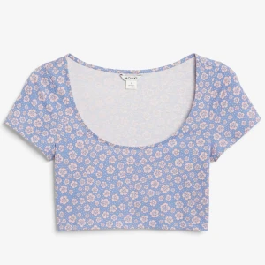 Topp - Topp i storlek small 🦋 hör av er vid minsta intresse eller funderingar 💓