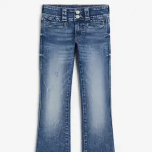 Ett par jeans från HM, i skostorlek 146. Använda max 10 gånger och tvätade.  Ordinarie pris 280kr