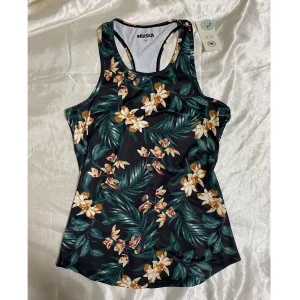 Träningstopp - En oanvänd träningströja från indiska med prislappen kvar