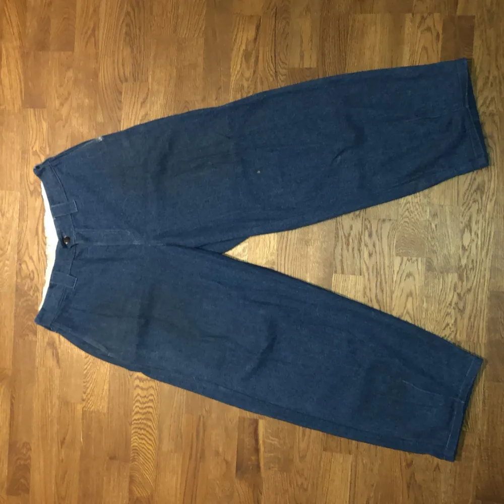 Baggy poetic collective pants size xl mycket bra passform med resor i midjan Mörkblå washed . Jeans & Byxor.