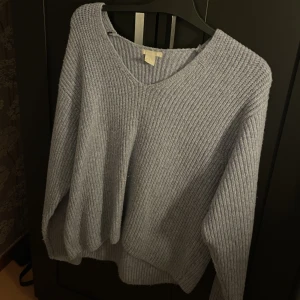 Stickad tröja  - Stickat tröja storlek XS men skulle säga S/M då den är oversized