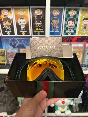 Gucci Ski goggles med glas i orange färg - Gucci skidglasögon i utmärkt skick. Kommer med box och dustbag.