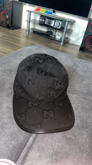 Gucci keps - kan gå ner vid snabb affär