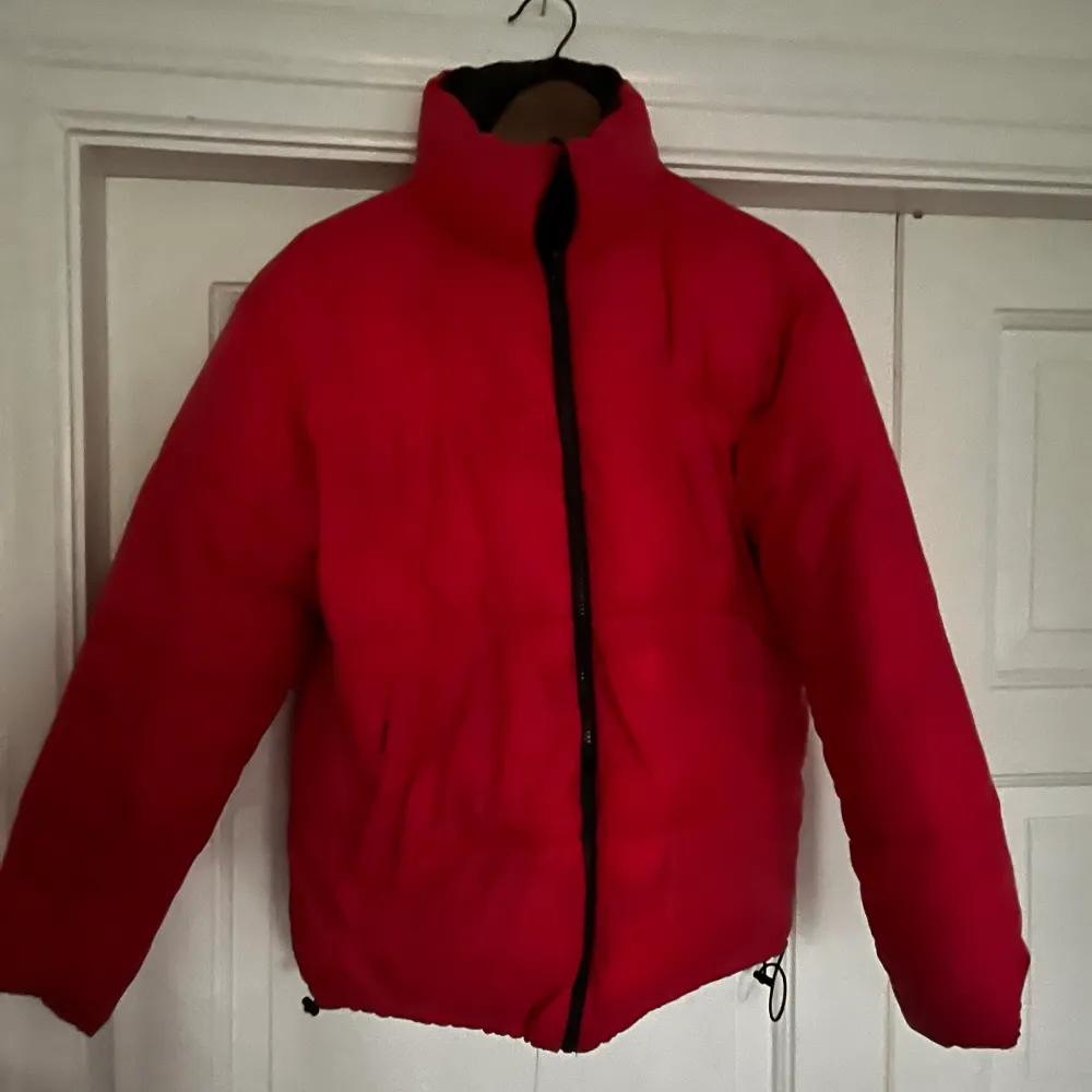 Contrast puffer jacket, supermjuk och skön, ord pris 899kr. Jackor.