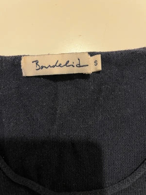 Stickad tröja  - Fint skick