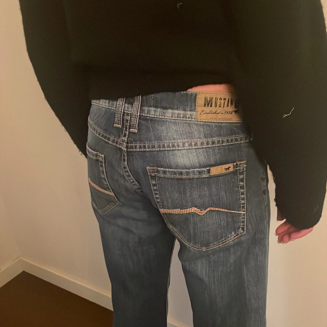 Lågmidjade utsvänga jeans  - 91