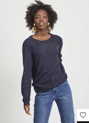 Stickad Vila tröja - Säljer min superfina blå stickad tröja från vila pågrund av att den inte kommer till användning längre den är i bra skick och köpte den för 329 i affären ❤️