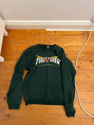 Thrasher X Venture sweatshirt - Thrasher sweatshirt som är använd ganska mycket men fortfarande väldigt bra skick. Köpare står för frakten