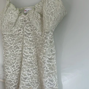 Spets skimmer  - Mint grönt spets skimmer, super fin kvalite och rejäl tjock stretch🧚‍♀️finare i verkligheten än på bild då den skimrar i gröna och turkosa metalltrådar ✨