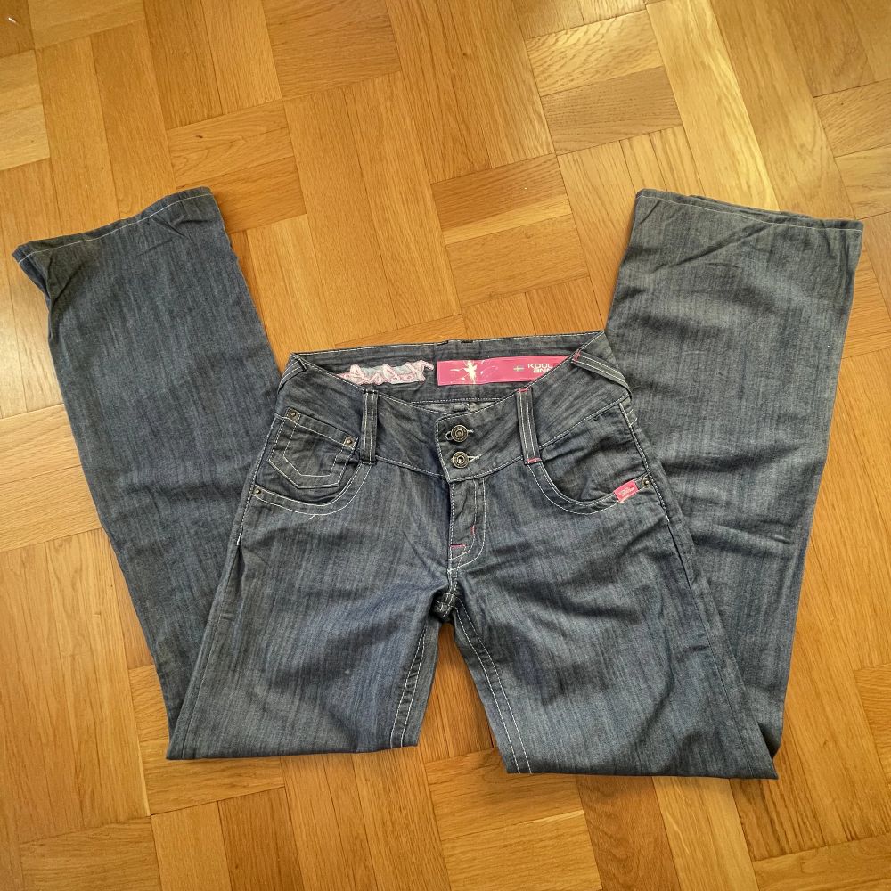 Blå Superfina lågmidjade Koola Anna jeans! | Plick Second Hand