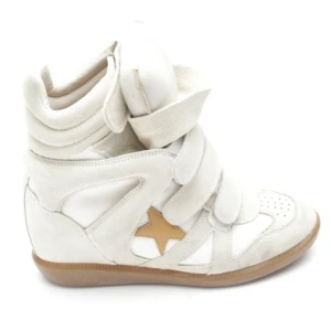 Isabel Marant - Säljer Isabel Marants, köpt nya på vestiaire collection men var tyvärr för små för mig!