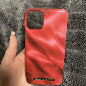 Mobilskal för iPhone 11 PRO max  - Två st mobilskal från ideal of Sweden i bra skick, original pris 300kr st 