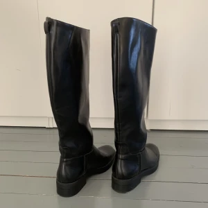 Boots - Boots med klack från Zara i väldigt bra skick knappt använda