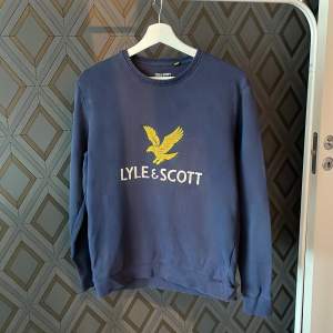 Tröja från Lyle and Scott i mycket bra skick 