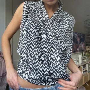 Cool blus - Så sjukt söt blus i missoni liknande mönster❤️