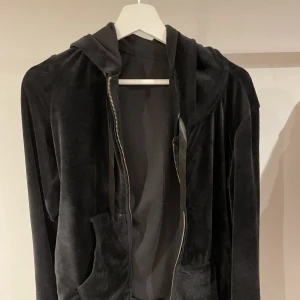 Mjukis hoodie - Mjukis hoodie tjej, använd men inga defekter. 