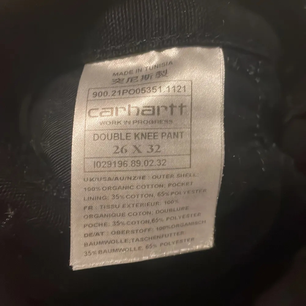 Carhartt doubleknees Byxorna är omsydda från L32 till typ L28, jag är 170 och dom passar perfekt i längden.. Jeans & Byxor.