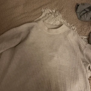 Stickad tröja - Vit stickad tröja från hm