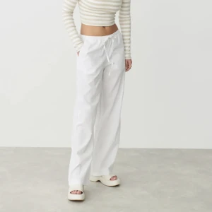 Linnebyxor  - Säljer mina assnygga linnebyxor från Gina tricot. 💕 använt de några enstaka gånger, inga defekter.