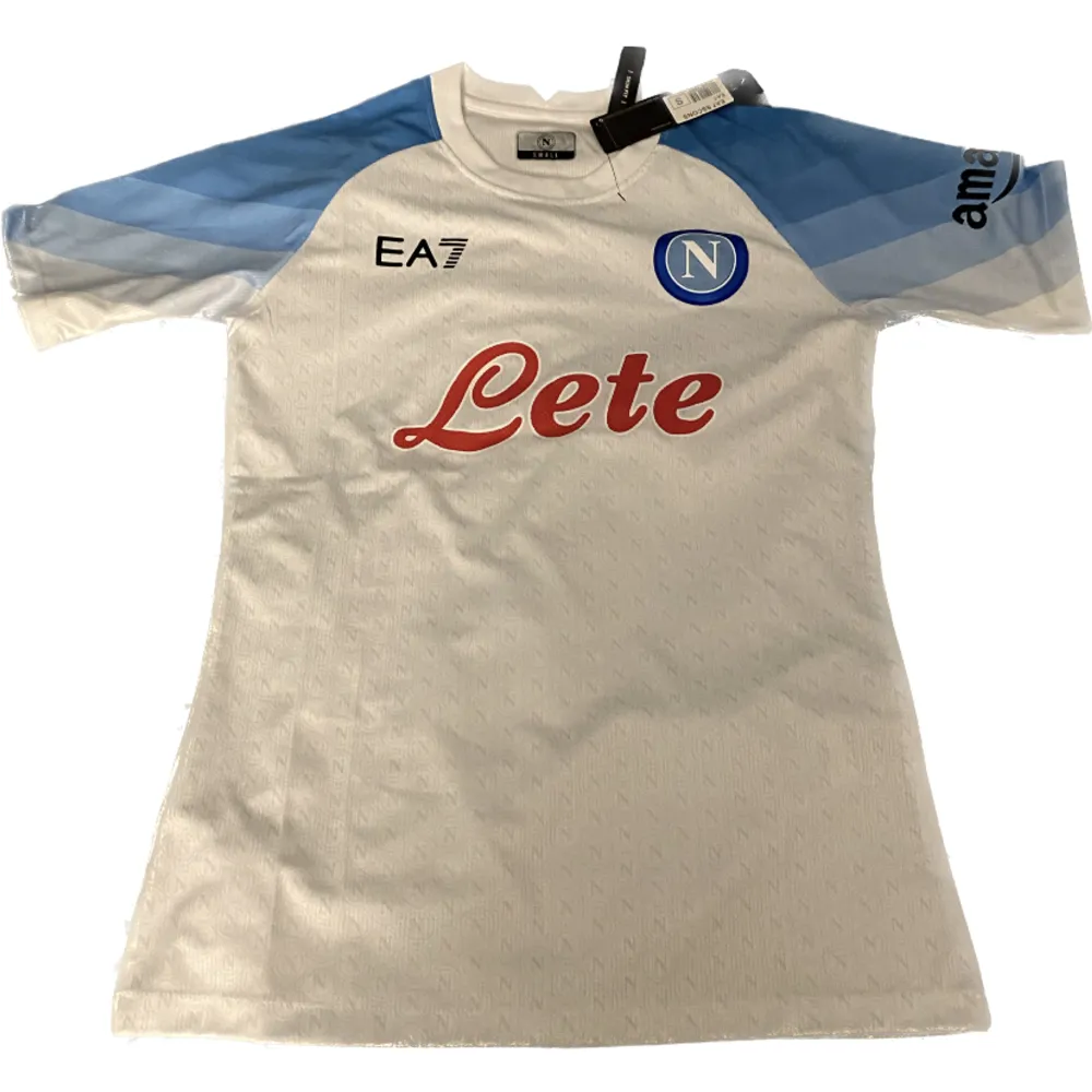 Napolifotbollströja 22/23    kopia 1:1  Säljer då den var för liten    . T-shirts.