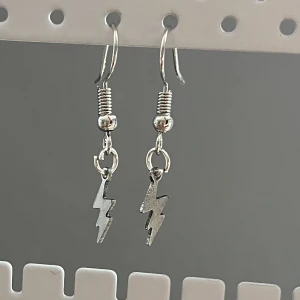 Örhängen  - Frakt 15kr (inte spårbar) Rostfritt stål och nickelfria 