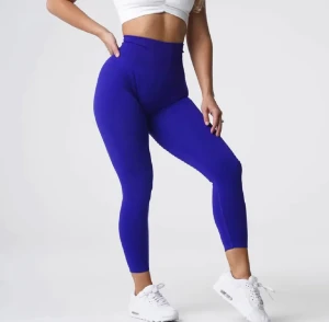 Snyggaste NVGTN - Jag totalt älskar NVGTN, har fullt av olika i min garderob. Men råkade tyvärr få fel storlek på dessa, så därför säljer jag dom.  Formar otroligt fint Rumpan ser större ut i dessa 🤭🥰 Nypris 599kr