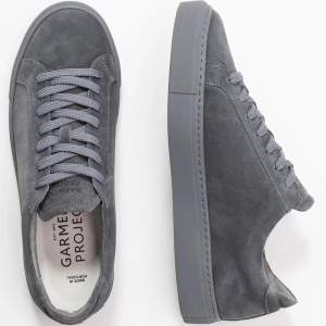Supersnygga gråa sneakers från garment project köpta på Zalando. Använda men bra skick.