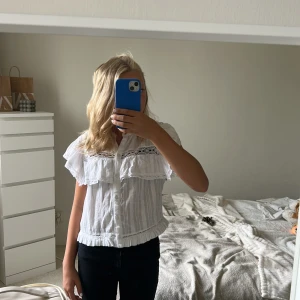 Blus - JÄTTE FIN blus från zara, använd jätte få gånger och super bra skick. 