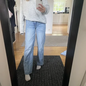Blåa jeans från lager 157💙 - Jag är 170 lång och på mig är längden perfekt. Säljes enbart pga något för tajta i midjan. 