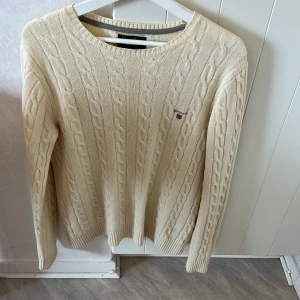 Stickad Gant Sweatshirt - Stickad Gant Sweatshirt Knappt använd 9/10 cond 