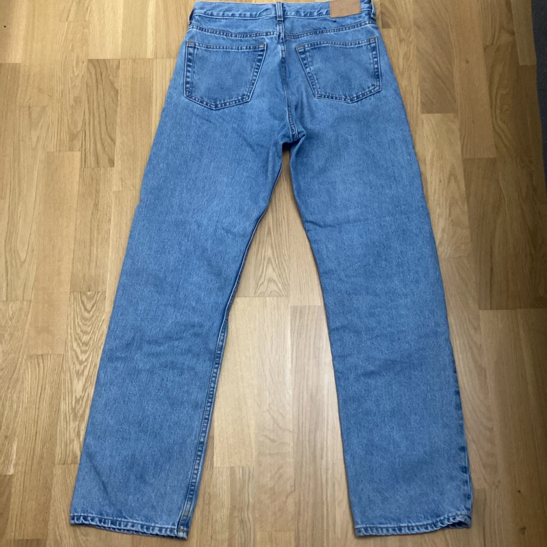 Ljusblåa space jeans ifrån weekday - 90