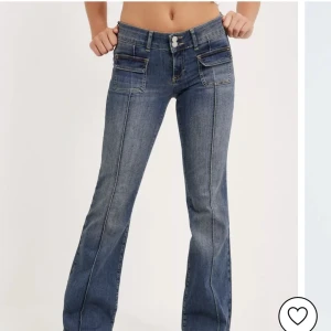 Lowwaist jeans - Intressekoll på dessa jeans från Nelly, i bra skick dock lite slitna längst ner. Storlek 36 passar mig bra i längd som är 167. Bara att fråga om fler bilder! Nypris 499kr