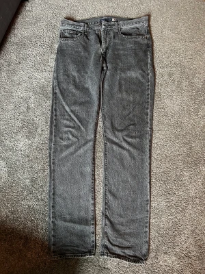  levis 502  - Säljer mina levis 502 i väldigt gott skick Passar 180-187 Nypris 1100kr Säljes för 699 (Pris kan diskuterasj