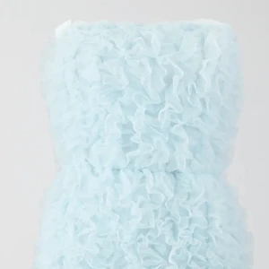 Fin fluffig klänning  - En fin fest klänning som är helt oanvänd 