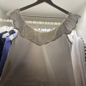 Topp från Mango - Topp från Mango i storlek S/XS. Säljer för 60kr + frakt