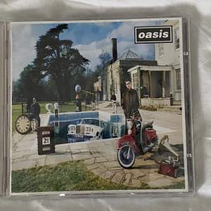 Oasis be here now cd - skiva.  I bra skick. Läs min bio ifall du är intresserad. 
