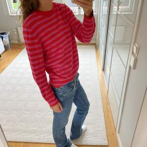Säljer denna rosa/röda randiga tröjan från zara!