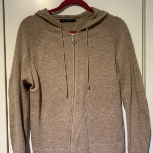 Beige kofta från Edblad  - Sparsamt använd och true to size 