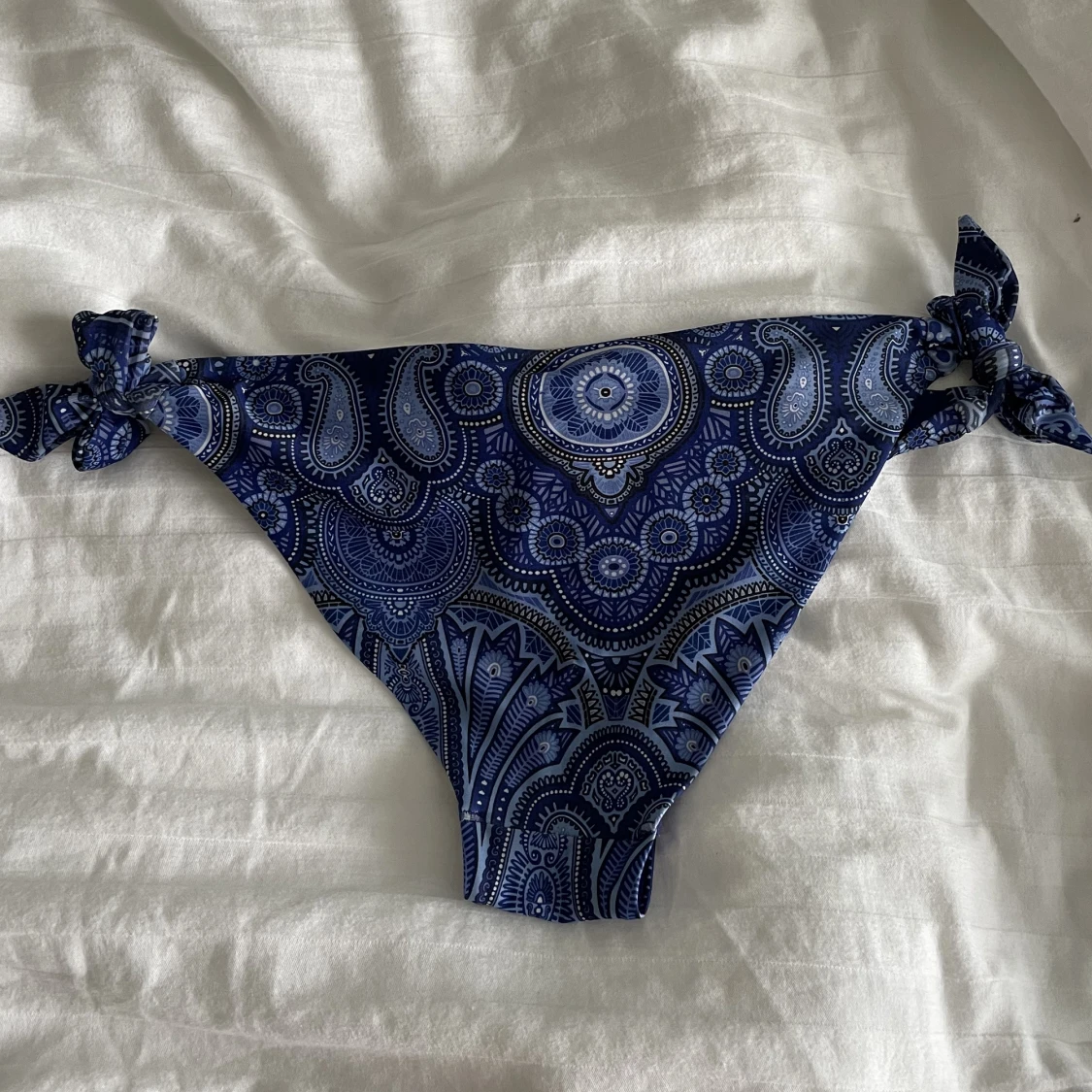 Mönstrad bikini  - 90