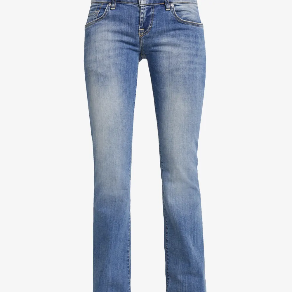 Ett par jätte snygga ltb jeans, köpta för 900kr! Säljer pga att dom inte passar! Skriv för fler bilder💕 köparen står för frakten! . Jeans & Byxor.