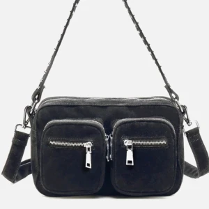 Noella väska  - Säljer min noella väska, knappt använd. Mycket bra skick. Köpt för 800kr, säljer för 495. Skriv för fler frågor 💕