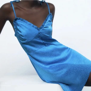 Zara klänning  - Superfin klänning ifrån zara💞💞