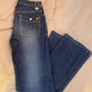 Vintage jeans - Vintage jeans från Lindex. Ser ut som nya, inga defekter. Barn storlek 158 men skulle passa någon med xs. Bootcut och låg midja. 