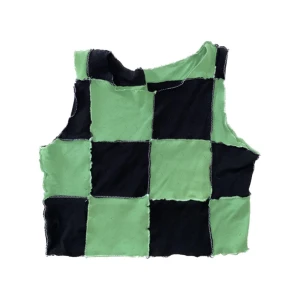 Kort linne - Superfint croppat linne som jag köpt av någon på Plick för ett tag sedan, hon hade sytt det själv 😍 Nu letar den efter ny ägare då den inte används. 