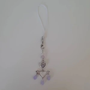 Puprle heart drop phonecharm - Dm för att köpa eller klicka på köp nu knappen! 