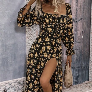 Klänning xs - Finaste sommtigaste klänningen, passade tyvärr inte mig. Endast testad.