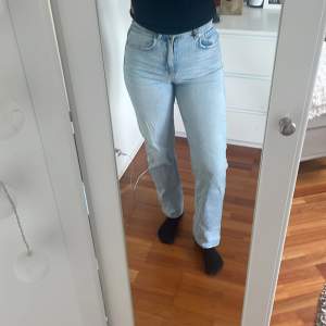 Ljusblå Straight jeans från Gina Tricot. För små för mig. Använt en del. 
