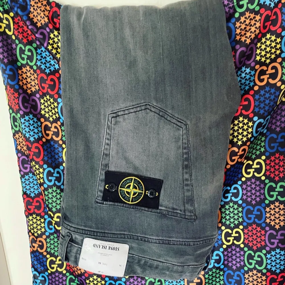 (New) Forsale:1.299kr Retail:3.600kr Stone Island Straight Fit Jeans(Grey) Size:W40 L34 Condition:7/10 Used  Dm for more info&pics. Jeans & Byxor.