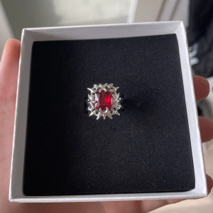 Ring - Osläppt ring från SEAMS💥 Stainless steel, alltså vattentålig. Helt oanvänd!✅Diskuterbalt pris🌟