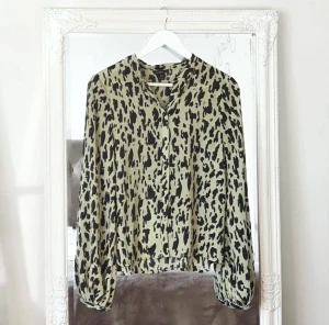 Ljusgrön Leo blus Lindex XS - Leo blus. Färg: ljusgrön. Strl: XS. Helt ny!